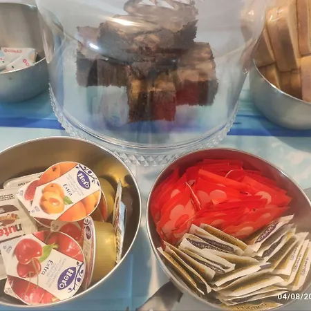 Oda ve Kahvaltı Al Faro Di Barby